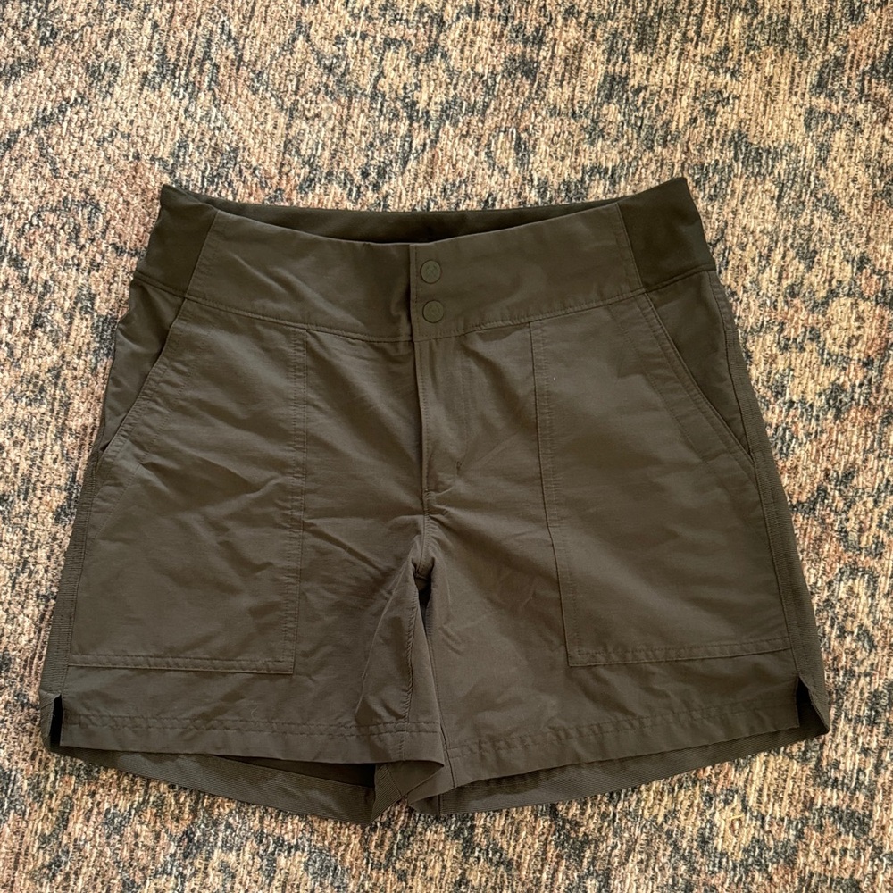 REI Gray/Green shorts Shorts size 6